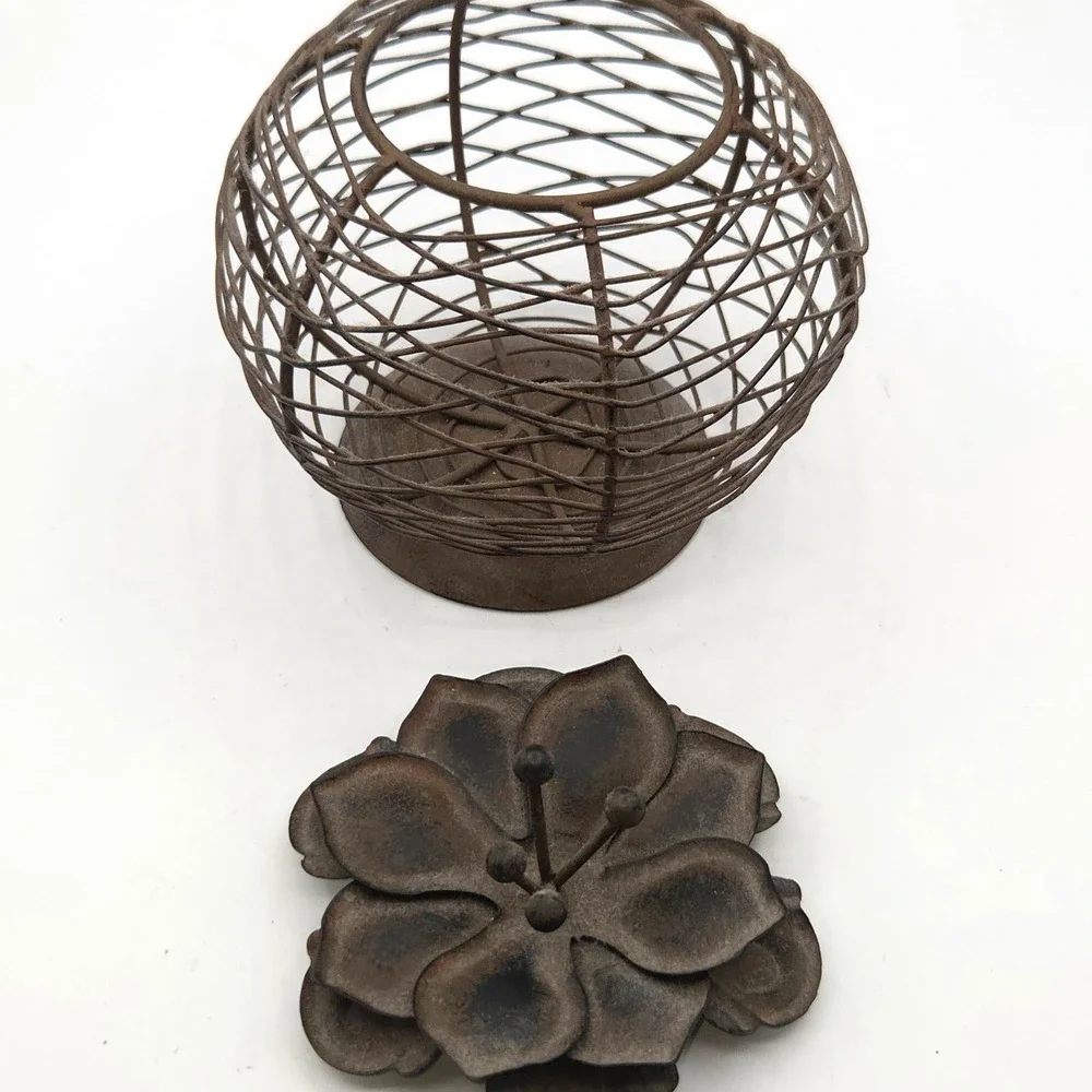 OLD Metal Flower Votive Candle‎ Holder Indoor Outdoor Garden VINTAGE